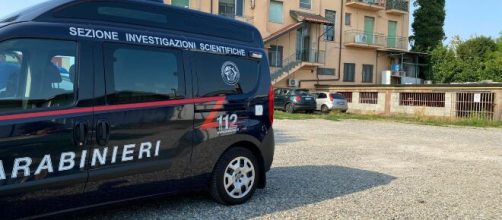 Milano, 15enne si getta dal dodicesimo piano: l'ombra della sfida online, aperta inchiesta