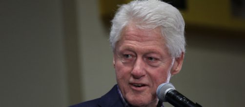 Bill Clinton dando una charla para un evento de campaña para Hillary Clinton en una escuela de Iowa (Flickr)