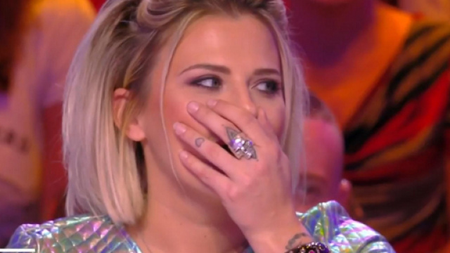 Kelly Vedovelli sur le plateau de TPMP. Source : capture d&rsquo;&eacute;cran C8