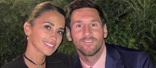 Lionel Messi et sa femme Antonella (Source : capture YouTube)