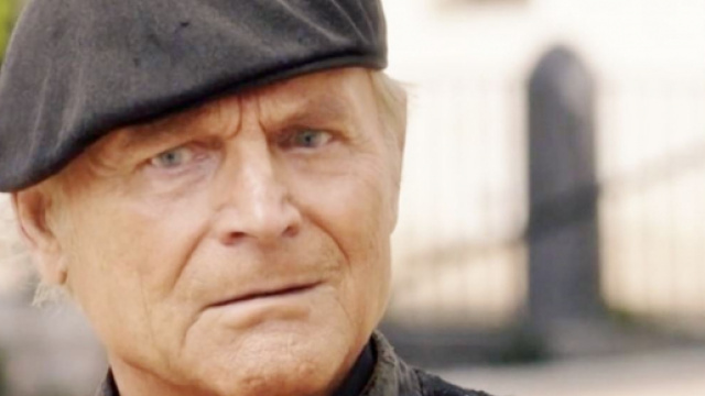 Don Matteo, Terence Hill gira l'ultima scena: addio bici, arriva Raoul Bova in moto.