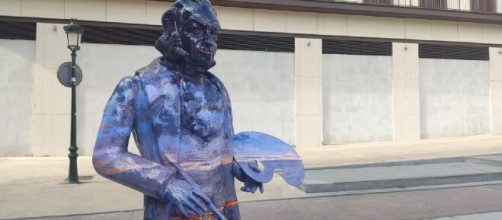 Un joven dañó una escultura en homenaje al pintor Francisco De Goya (@zaragoza_es)