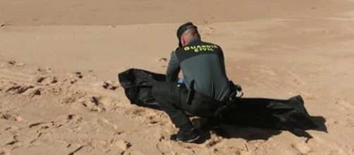 Continúan apareciendo restos sin vida en las playas de Almería (Guardia Civil)