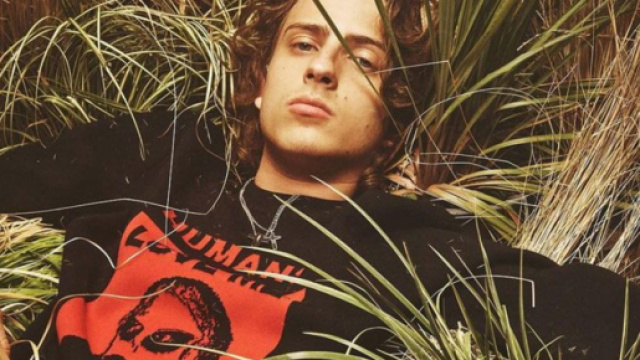 'Raggi gamma' è la nuova canzone di Sangiovanni.