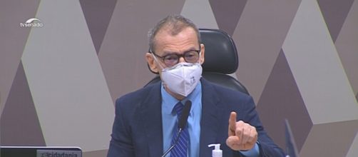 Fabiano Contarato discursa na CPI da Covid contra declaração homofóbica do empresário Otávio Fakhoury (Reprodução/TV Senado)