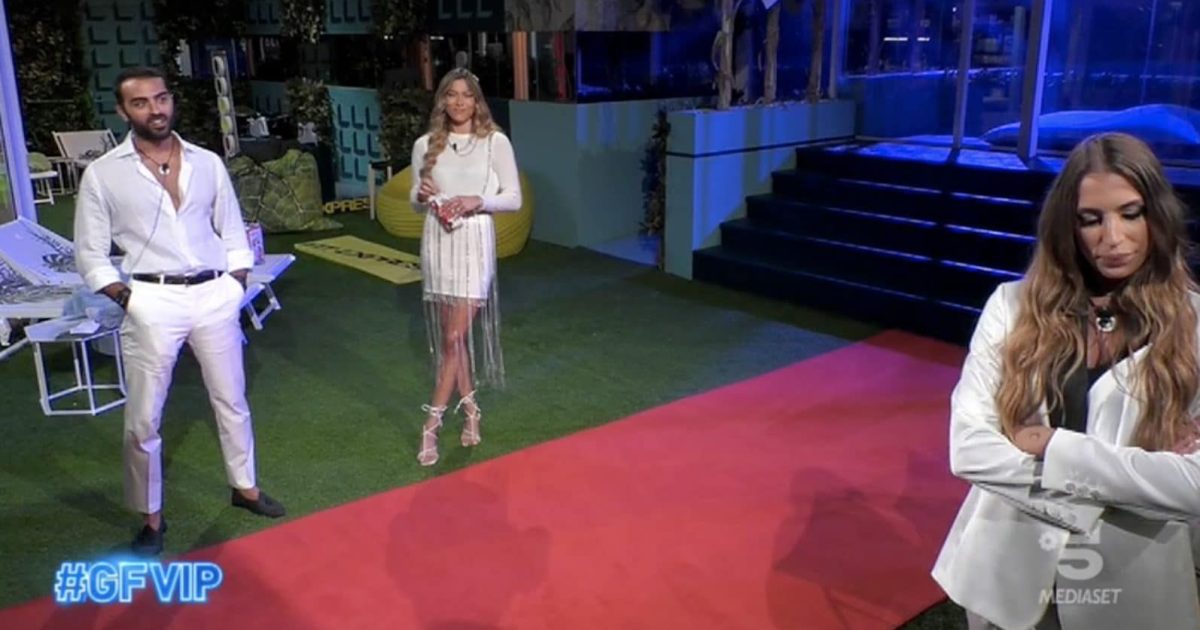 Grande Fratello Vip, Greta attacca Gianmaria 'Hai perso la testa, Soleil ti fa effetto' Grande Fratello Vip, Greta attacca Gianmaria 'Hai perso la testa, Soleil ti fa effetto'
