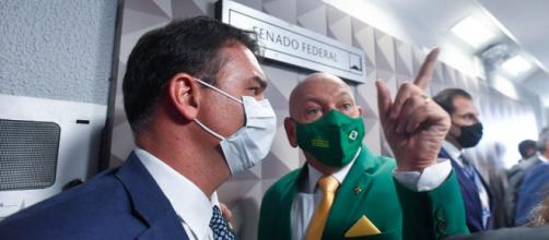 Flávio Bolsonaro defende Luciano Hang em CPI (Edilson Rodrigues/Agência Senado)