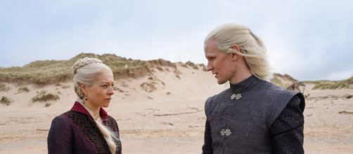 Foto dal set di House of The Dragon: Rhaenyra Targaryen (Emma D'Arcy) e Daemon Targaryen (Matt Smith).