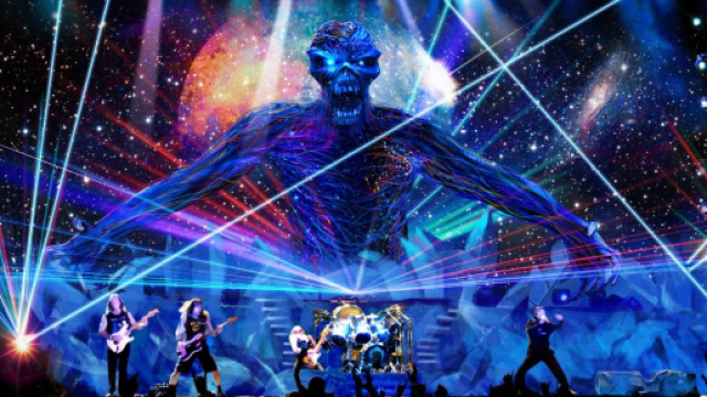 Gli Iron Maiden in un live del 2013.