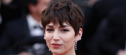 Tendenze tagli di capelli per l'autunno 2021: la wafty bangs e il mullet di Ursula Corberò