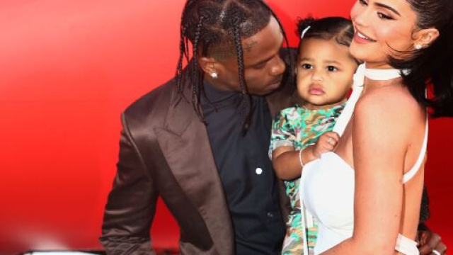 Kylie Jenner, Travis Scott e la loro primogenita Stormi.
