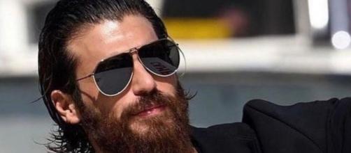 Can Yaman Si Prepara Per Viola Come Il Mare Ormai Si Studia A Manetta