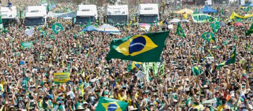 Bolsonaro pede para caminhoneiros desbloquearem estradas (Alan Santos/PR)
