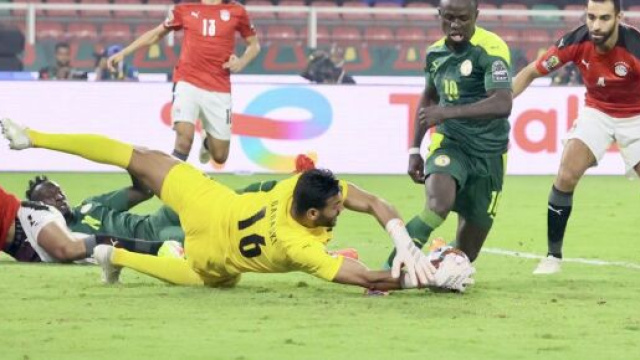 Mohamed Gabasky face à Sadio Mané en finale de la CAN 2022. Capture écran.