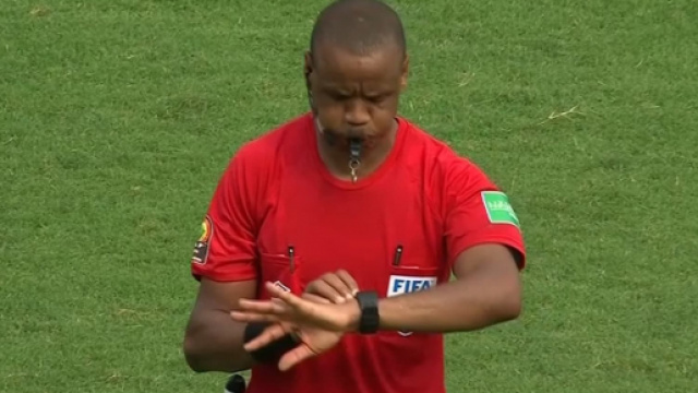 CAN 2022 Mali-Tunisie : Scandale de l'arbitre zambien, fin du match annoncée à la 89' - Source : capture d'écran, Youtube