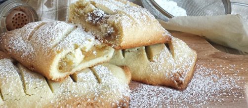 Mele in gabbia, deliziosi fagotti di mela e pasta frolla.