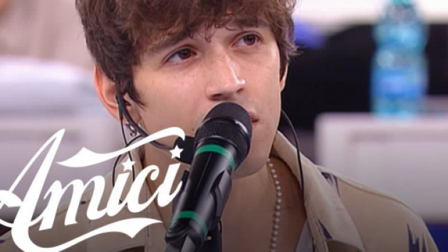 Amici, anticipazioni domenica 16 gennaio: vanno via in 4, entra Calma, Alex in radio.