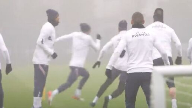 Kylian Mbappé en pleine course avec Di Maria. (crédit YouTube PSG)