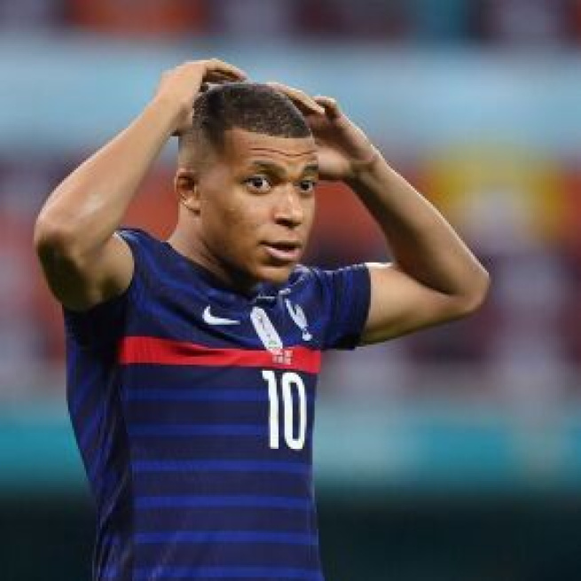 Kylian Mbappé hésite entre la joie et la fureur