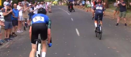 Ciclismo, l'attacco decisivo di Luke Plapp al Campionato Australiano.