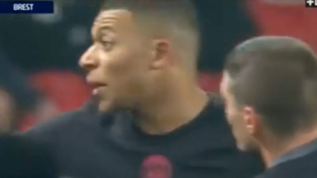 Kylian Mbappé en colère après les arbitres de PSG-Brest. (crédit YouTube)