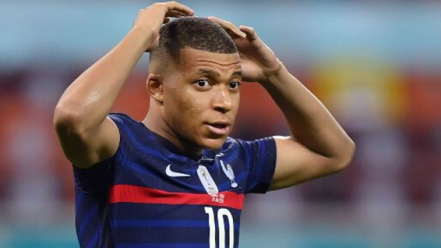Kylian Mbappé hésite entre la joie et la fureur