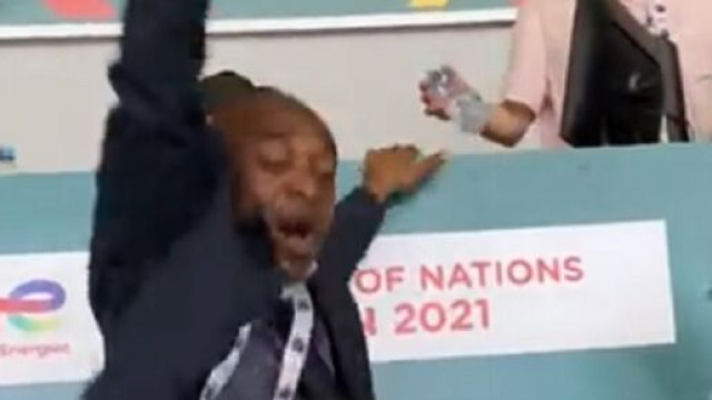 La réaction incroyable du commentateur de la Guinée Equatoriale (capture YouTube)