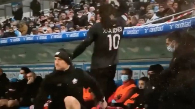 Renato Sanches agac&eacute; par le public du Stade V&eacute;lodrome. (cr&eacute;dit Prime Video)