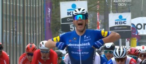 Davide Ballerini, vincitore un anno fa della Het Nieuwsblad, prima classica del ciclismo belga.