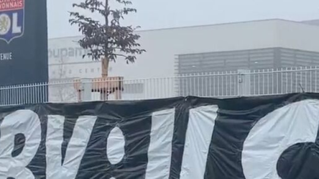 Les fans de l'OL n'ont pas manqu&eacute; d'&eacute;gratigner l'AS Saint-Etienne avant le derby - Source : capture d'&eacute;cran, Twitter