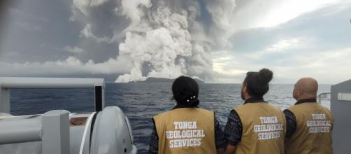 Vulcano Tonga, testimonianza di un sopravissuto: 'Tsunami mi ha portato in un'altra isola'