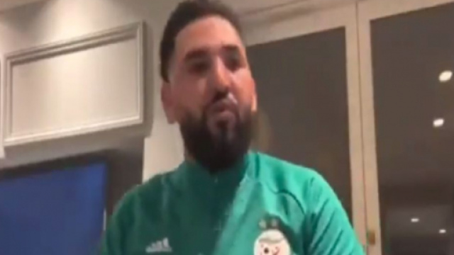 Mohamed Henni souhaite que l'équipe d'Algérie arrête de se trouver des excuse - Source : capture d'écran, Twitter