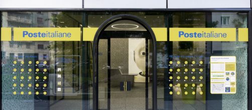 Poste Italiane cerca diplomati e laureati.