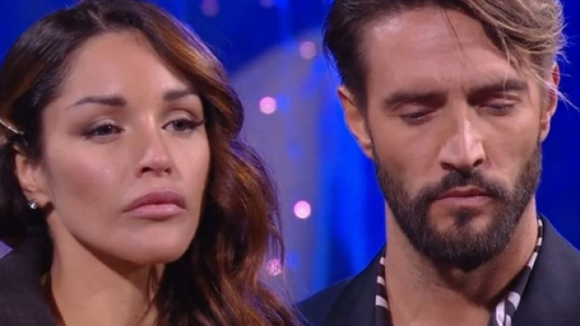 GF Vip, Alex lascia sua moglie Delia.