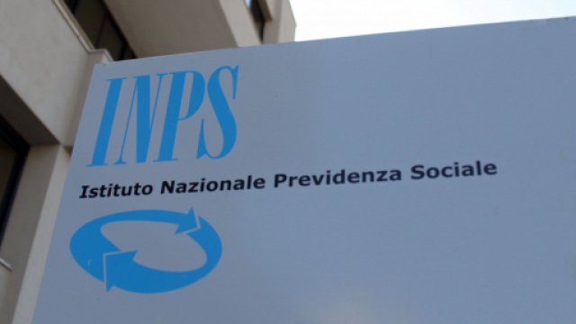 Pensioni, già partite le domande Inps di uscita a 63 anni: nell'elenco anche maestre e Oss.