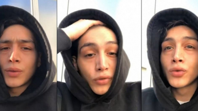Aqababe porte plainte contre des influenceurs qui ont menacé sa mère avec un fusil dans son salon en 2019 - Source : montage, Snapchat