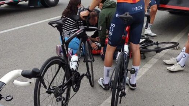 Incidente al campione di ciclismo Egan Bernal.