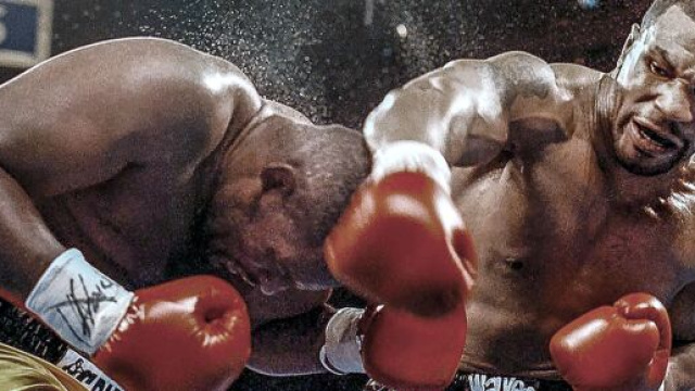 Les esquives et le KO de Mike Tyson sur le ring refont surface et enflamme la toile - Source : capture d'écran, Twitter
