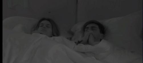 GFVip: Basciano rompe il giuramento e torna a dormire con Sophie.