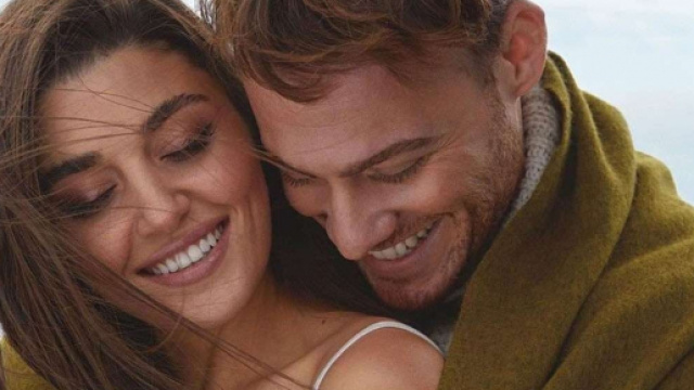 Kerem Bürsin e Hande Erçel, retroscena: i due si sarebbero lasciati.