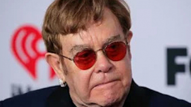 Malade, Elton John est contraint d'annulé deux concerts - Source : capture d'écran, Twitter