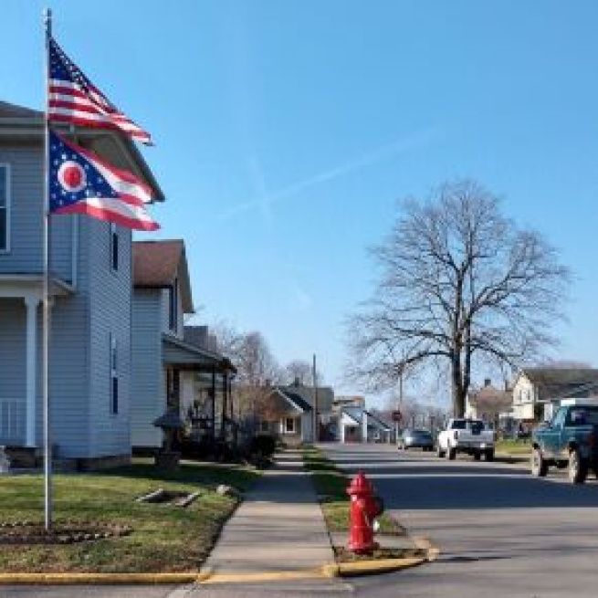 A U.S. and an Ohio flag flying together in 2020 (Image source: Dan Keck/Flickr)