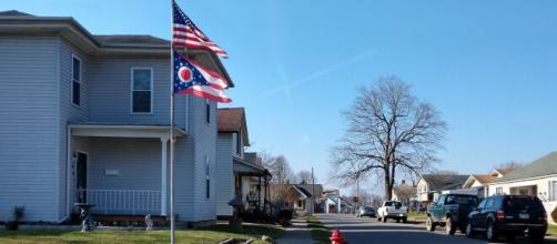 A U.S. and an Ohio flag flying together in 2020 (Image source: Dan Keck/Flickr)