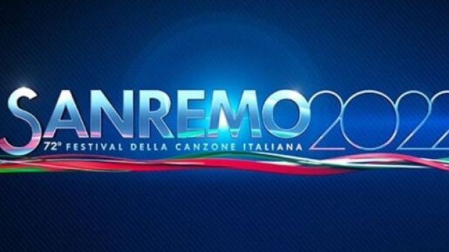 Sanremo 2022, presenta Amadeus.