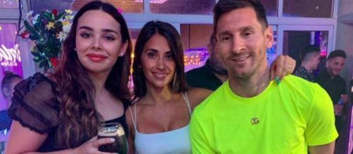 Leo Messi et sa femme ensemble en Argentine (crédit Twitter)