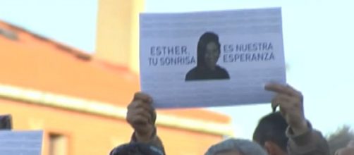 Concentración en apoyo a la familia de Esther en Traspinedo (Captura Informativos Telecinco)