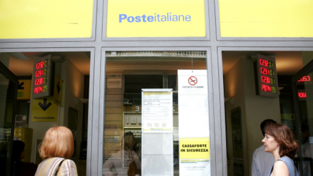 Assunzioni Poste Italiane per portalettere e sportellisti.