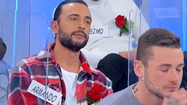 Uomini e donne, Matteo in lacrime per colpa di Armando e Denise: lei rifiuta Incarnato.