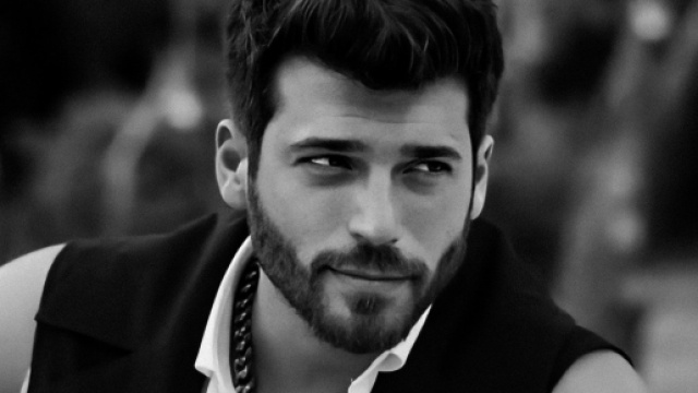 Alcune curiosità sull'attore turco Can Yaman.