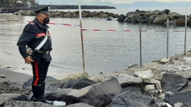 Bimbo annega a Torre del Greco, madre fermata per il delitto.